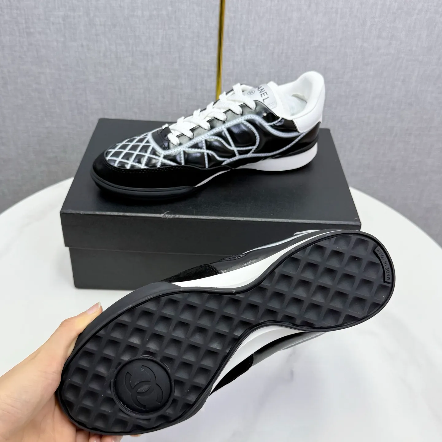 👟👟Ex-factory price 600👟👟Chanel Panda Shoes! 2025 counter's top casual sports shoes. This classic design; the upper is electro-embroidered with a variety of techniques; the outsole is fashionable and sporty; the unusual inclusion of a variety of color matching elements... The diversified mix and match is very good-looking and versatile, and can be used for leisure, fashion, sports, and outdoor... ꫛꫀꪝ Go➫ Materials: ❶Upper made of: original imported first-layer silk cowhide + original waterproof cloth + original first-layer cowhide ❷Inner lining: Original Yangli+wang ❸ Outsole based on: Original TPU combination outsole Counter boutique packaging complete set for women 35–41